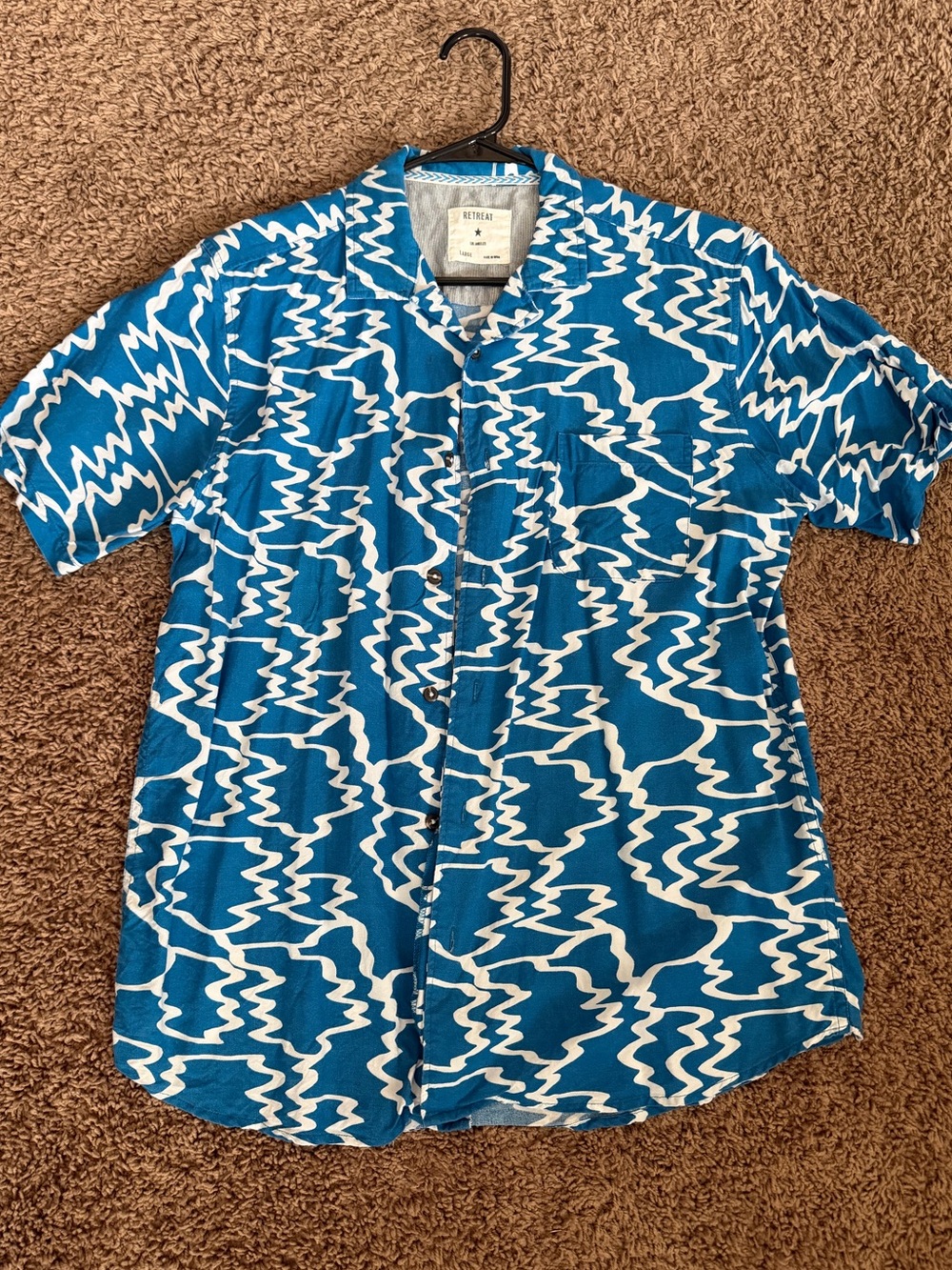 Retrofit Men's Blue Short-Sleeve Button-Down Shirt with White Abstract Print